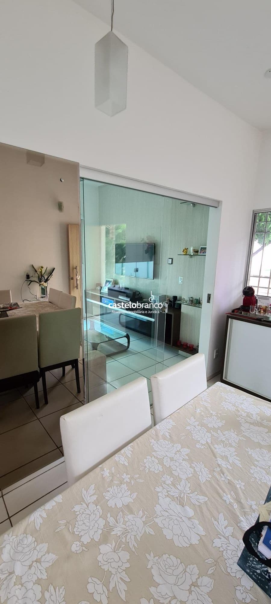 Casa ampla em Condomínio Fechado