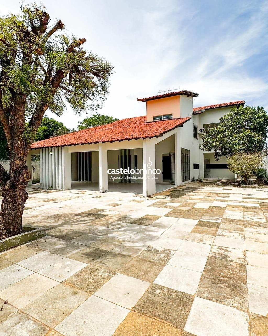 Excelente Residência, 5 suítes e DCE, Piscina, próximo à UFPI e às Av Homero Castelo Branco, Pres. Keneddy e Arimatea Santos