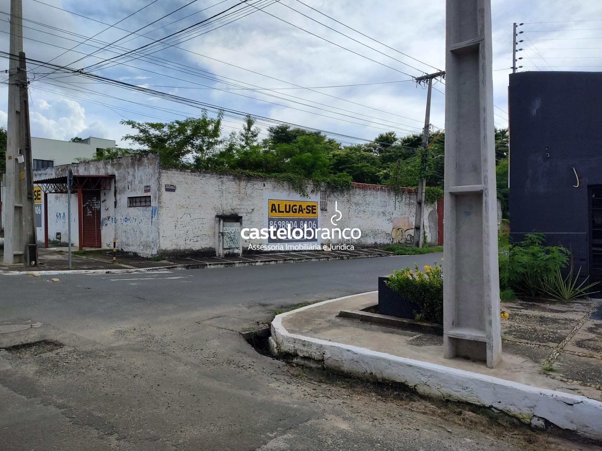 Alugo terreno com excelente potencial para locação comercial na zona leste