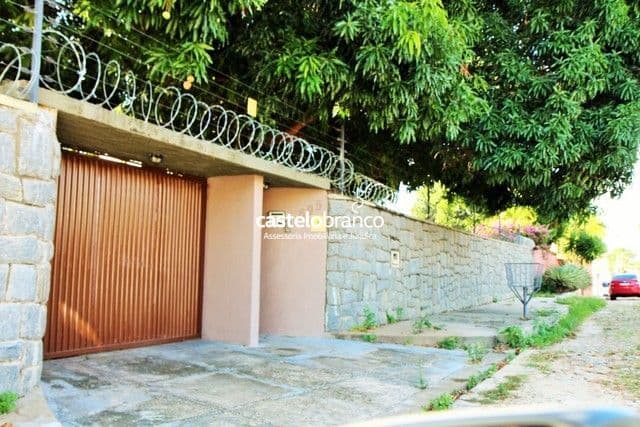 Imperdivel casa na zona leste 900m² - 4 quartos - 2 suites