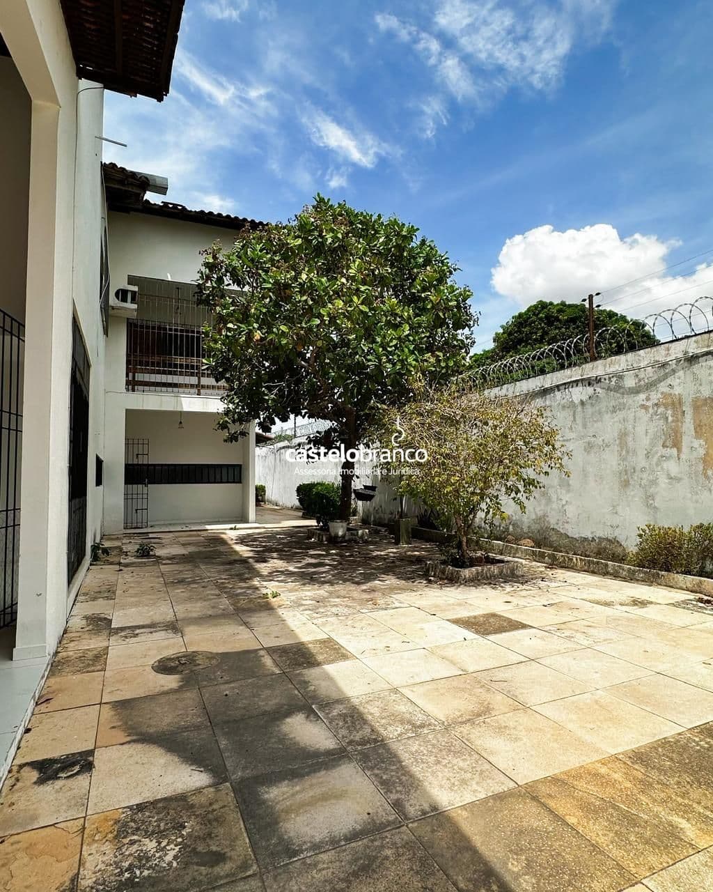 Excelente Residência, 5 suítes e DCE, Piscina, próximo à UFPI e às Av Homero Castelo Branco, Pres. Keneddy e Arimatea Santos