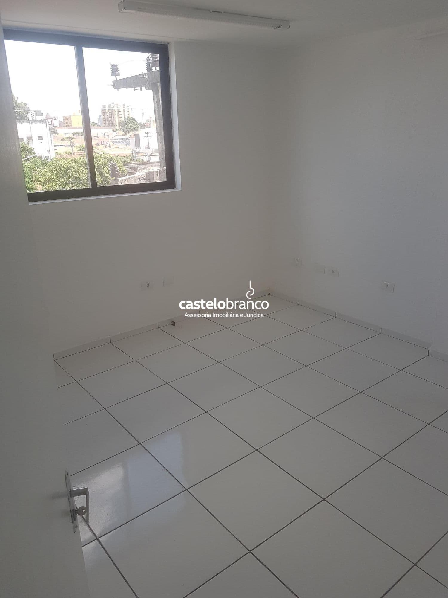 SALA COMERCIAL AMPLA PARA LOCAÇÃO NO CENTRO DE TERESINA-PI
