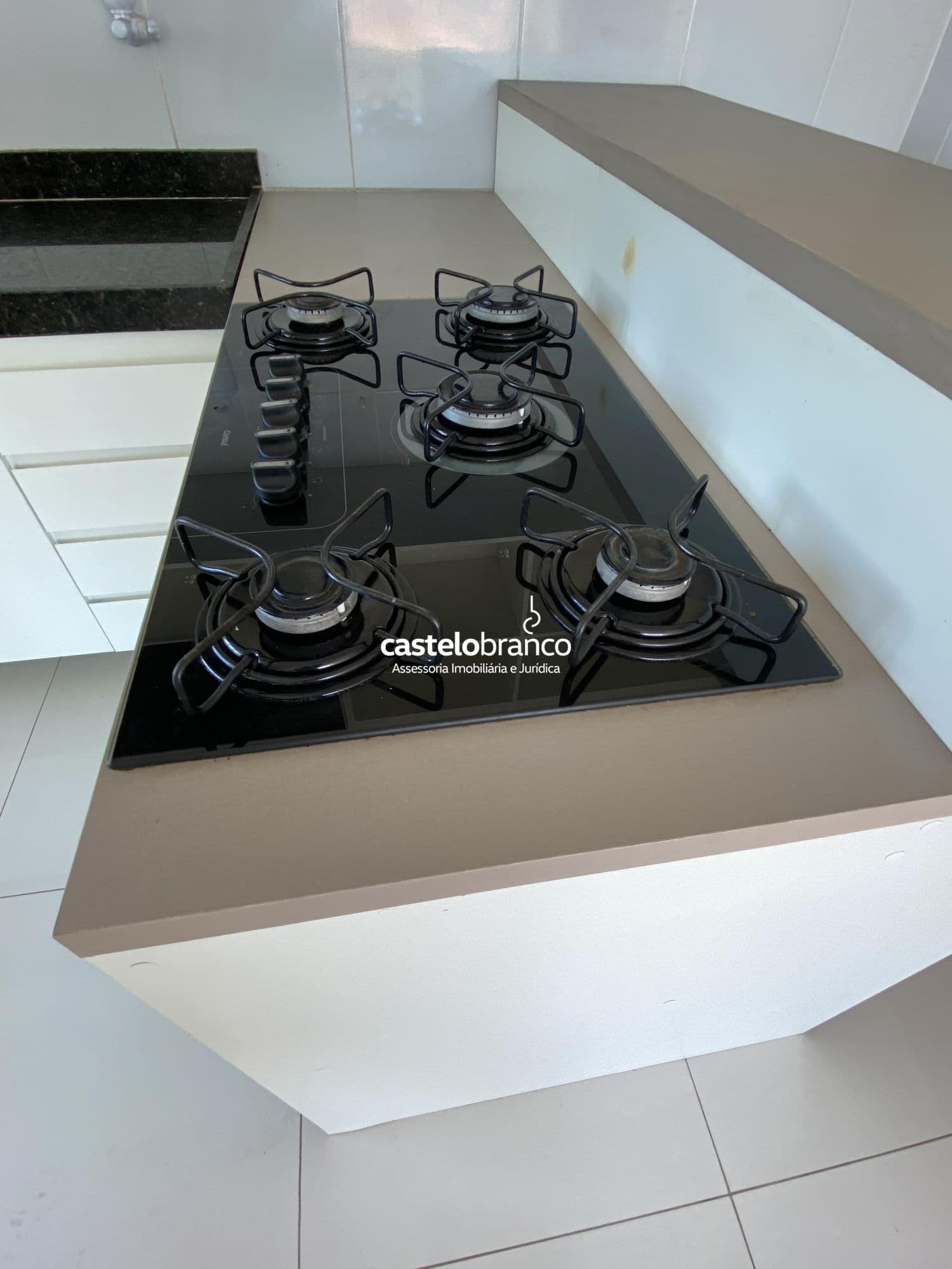 Apartamento para venda ou locação com excelente localização, Cristo Rei, 02 quartos e 01 suíte